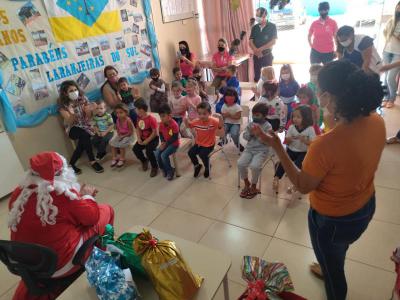 Núcleo Feminino Coprossel e CEMEI Sementinha do Saber levam alegria no Natal das Crianças da Escola